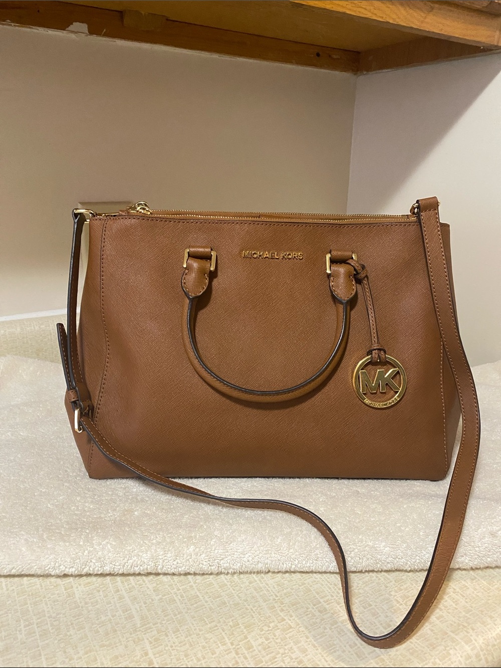 MICHAEL KORS Cognac Leather Shoulder bag with Gold Accents